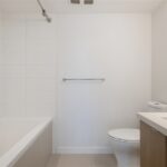 vancouver-property-bath2